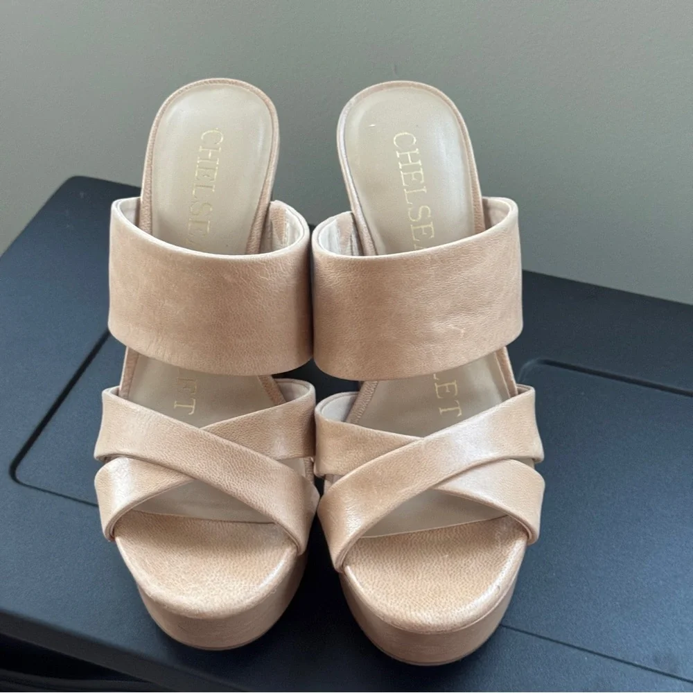 Chelsea and Violet Kapri Women's Leather Tan Platform Heels Sandals 7.5